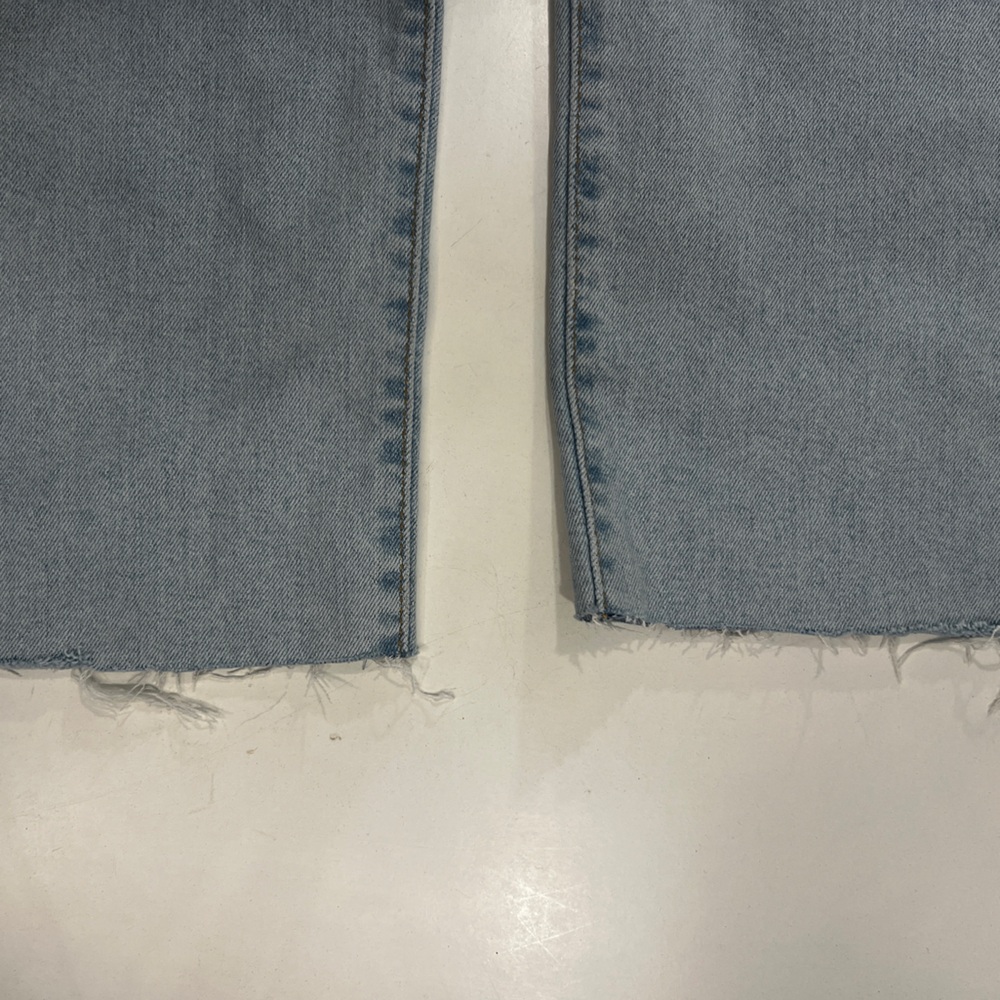 Levi's Women's Ribcage Straight Ankle Jeans - Picture 3 of 9